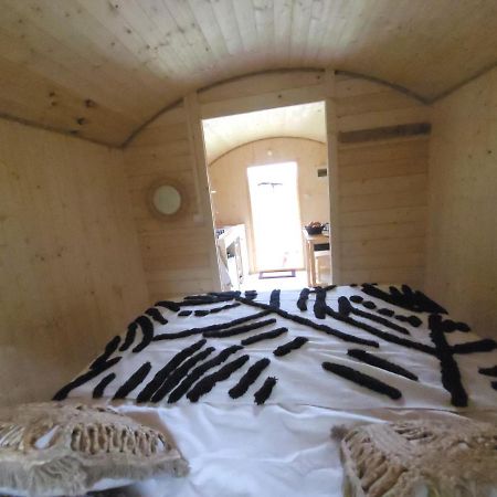 Les Roulottes Du Pilat Otel Maclas Dış mekan fotoğraf