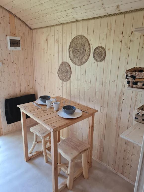 Les Roulottes Du Pilat Otel Maclas Dış mekan fotoğraf