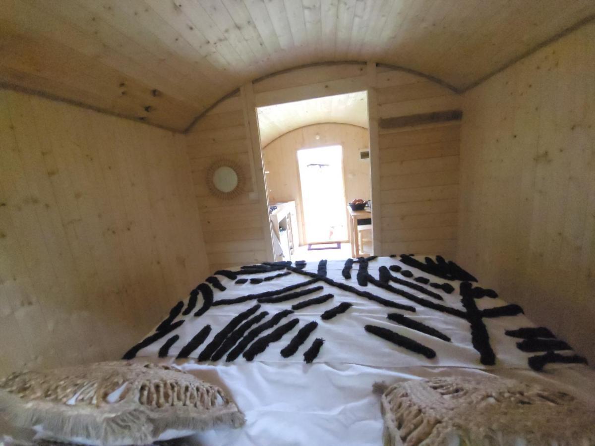 Les Roulottes Du Pilat Otel Maclas Dış mekan fotoğraf